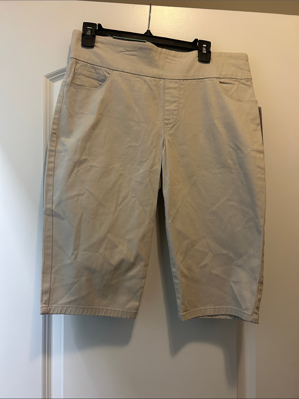 Bandolino Light Beige Skimmer Bermuda Shorts — image 3 of 8